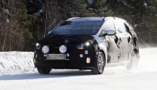 Первые фотографии нового минивэна KIA Rondo