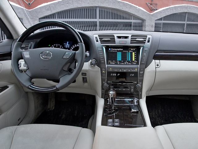 Lexus LS